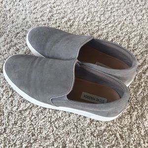 💗👟Women’s Steve Madden Slip-ons 👟💗